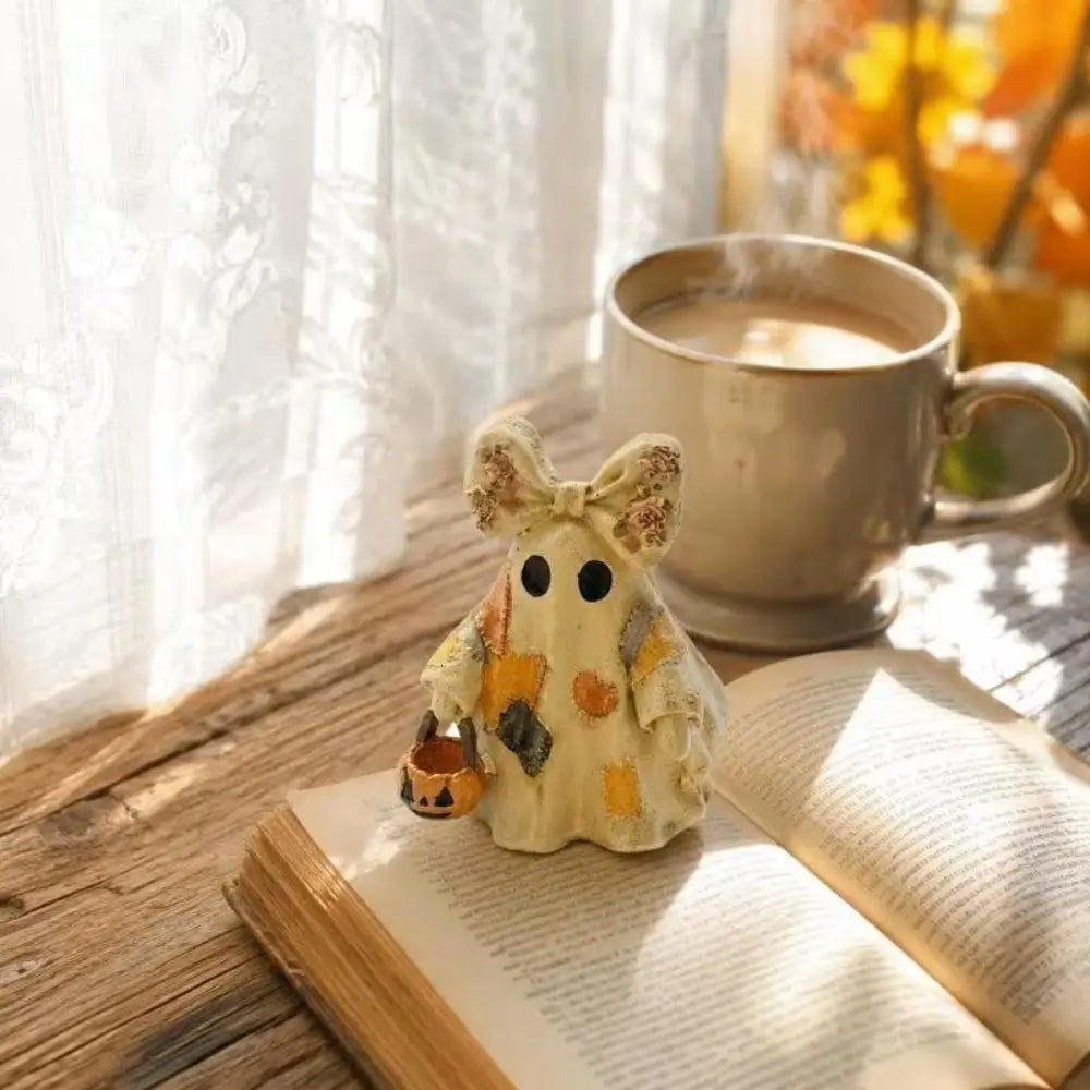 1 Piece of Vintage Patchwork Witch Hat Ghost Resin Ornament, with Pumpkin Lantern Basket, Floral Bow Statue, Rustic Autumn Gothic Style Halloween Home Decoration, Suitable for Fireplace Mantel, Shelves, Desks, Bookshelves, Di